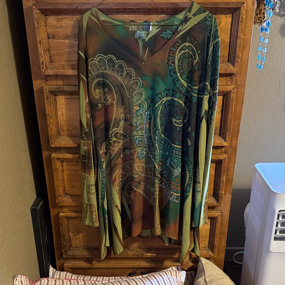 Elegant Paisley Women’s Tunic Top